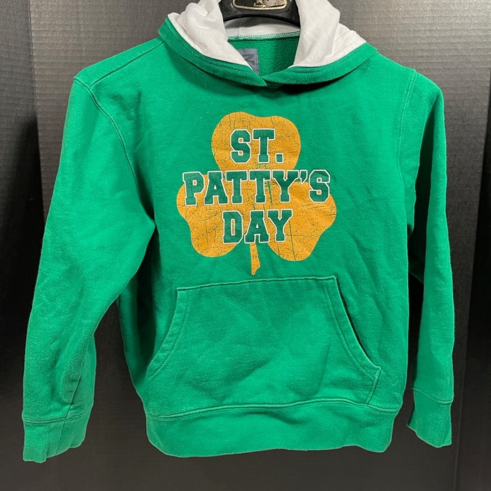OLD NAVY ST. PATRICKS SWEATSHIRT size Medium